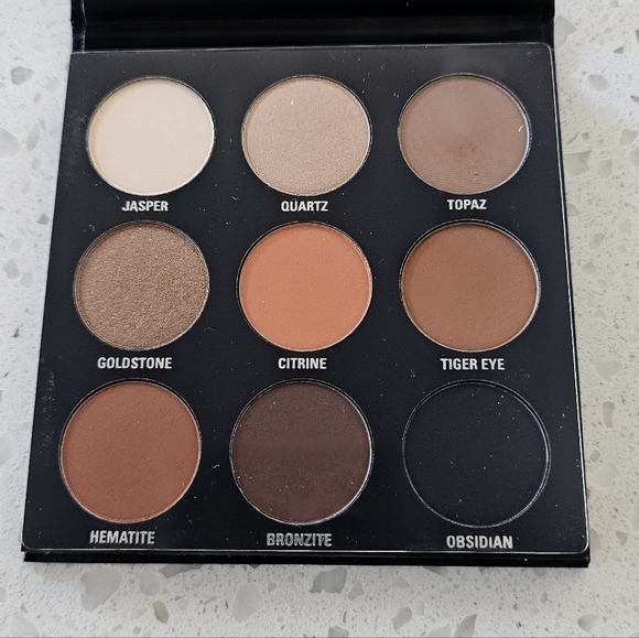 New Kylie Pressed Powder Palette by Kylie Jenner - Never Used - Picture 6 of 6